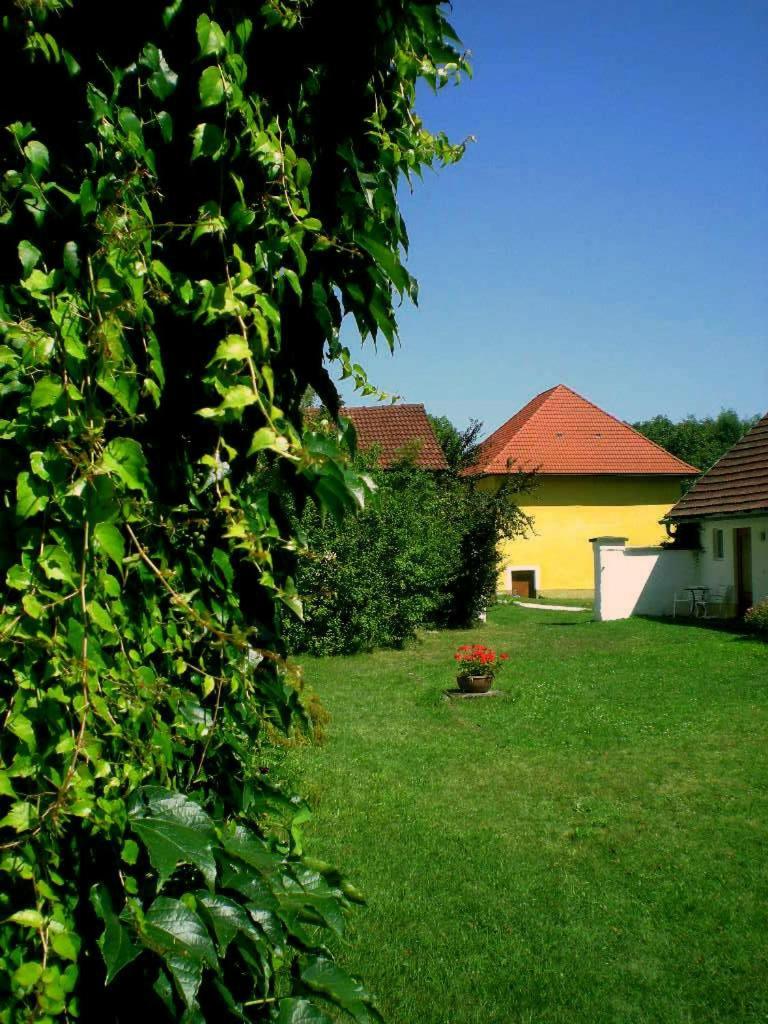 Готель Skorianzhof Eberndorf Екстер'єр фото